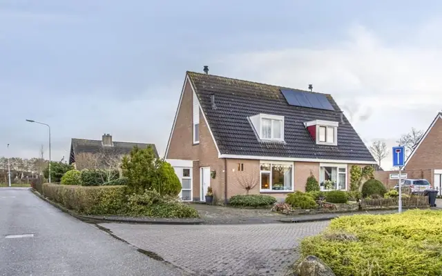 Foto van Koerierster 1, Dokkum
