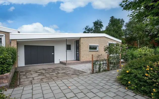 Foto van Plataanstraat 2, Alphen aan den Rijn