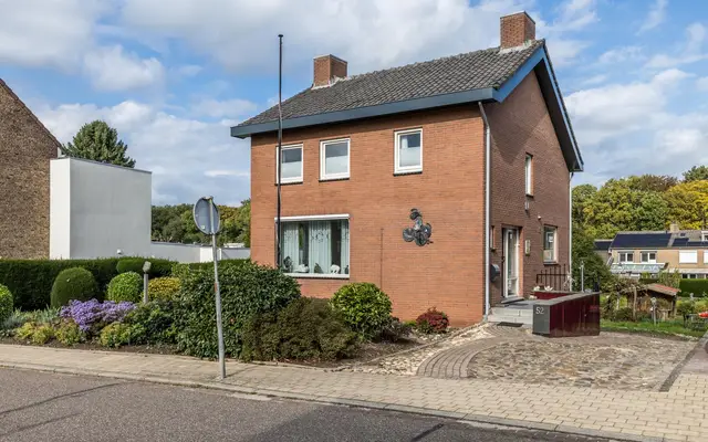 Foto van Dorpstraat 52, Oirsbeek