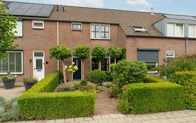 Foto van Anjerlaan 63, Almkerk