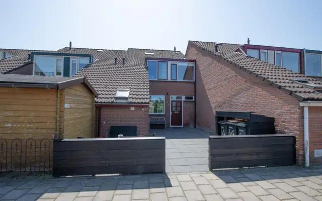 Foto van Pieter Dekkerstraat 64, Winkel