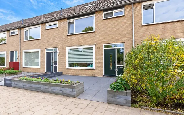 Foto van Lupinestraat 9, Roelofarendsveen
