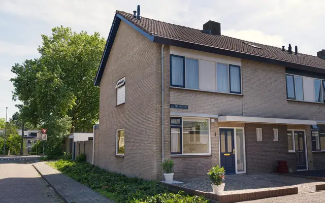 Foto van Van de Zwaluwestraat 1, Made