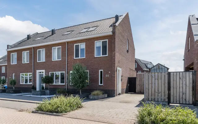 Foto van Sportlaan 64, Almkerk