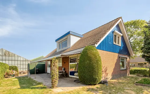 Foto van Sotaweg 8, Roelofarendsveen