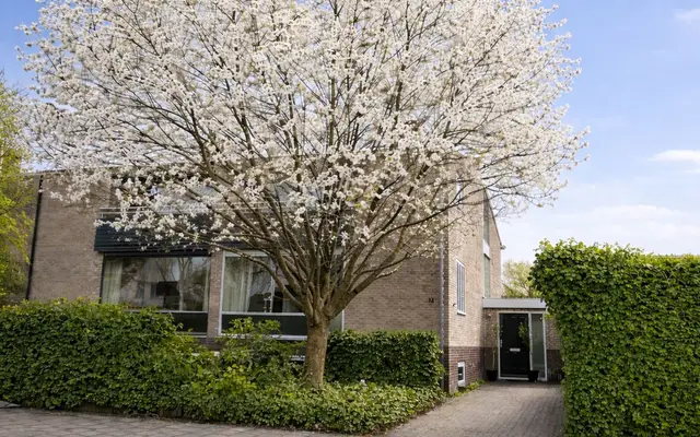Foto van Lisztlaan 2, Liesbeth Ament Makelaars