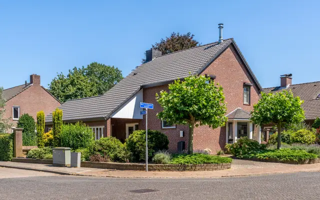 Foto van Drs J. Lebensstraat 16, Roosteren