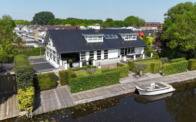 Foto van Dijkstraat 30, Roelofarendsveen