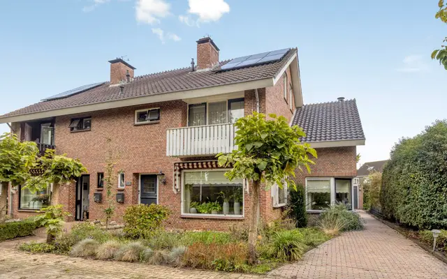 Foto van Voormors 4, Enter