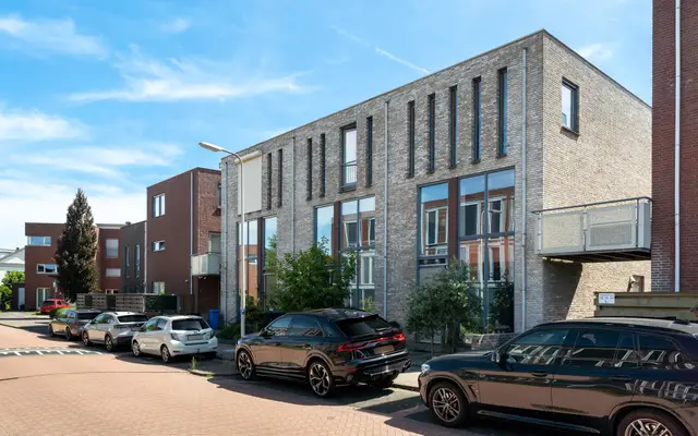 Foto van Vroonhoevelaan 11, Alphen aan den Rijn