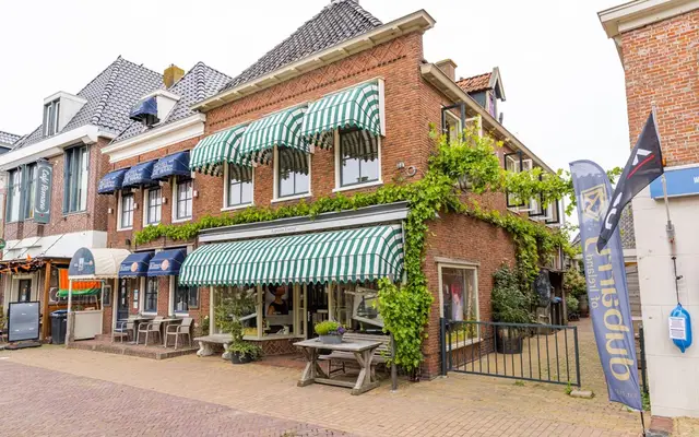 Foto van Markt 15, Makkum