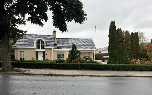 Foto van Noordeinde 24, Roelofarendsveen