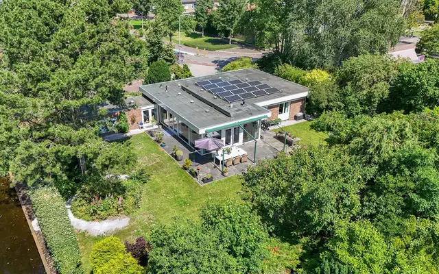 Foto van Jan van Hooflaan 1, Voorschoten