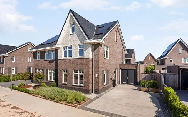 Foto van Zwartebes 7, Borne