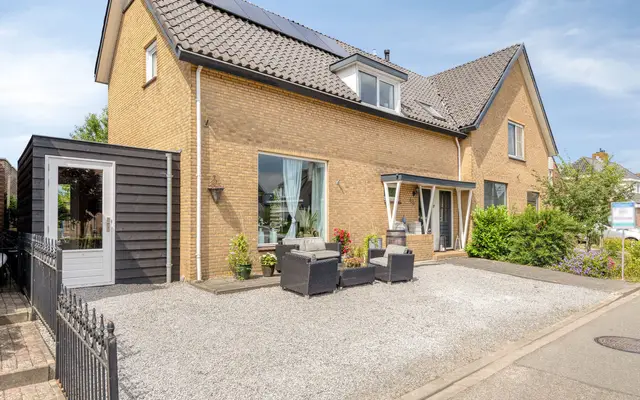 Foto van Zuideinde 44, Roelofarendsveen