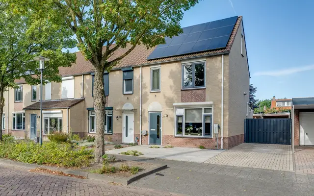 Foto van Charley Tooropstraat 22, Rijen