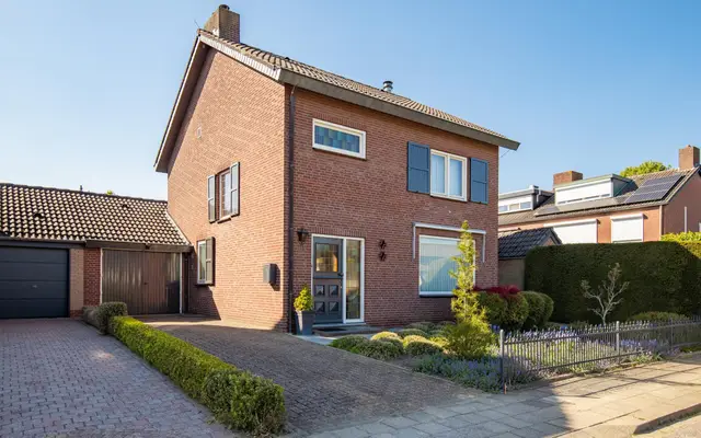 Foto van Graaf van Loonstraat 11, Born