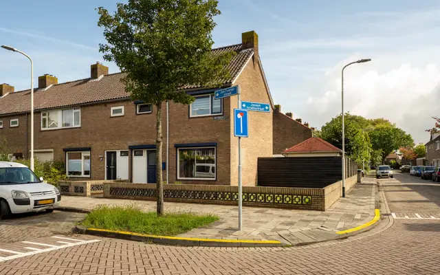 Foto van Jan Tooropstraat 2, Roosendaal