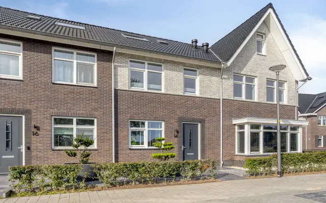 Foto van Zwartebes 14, Borne