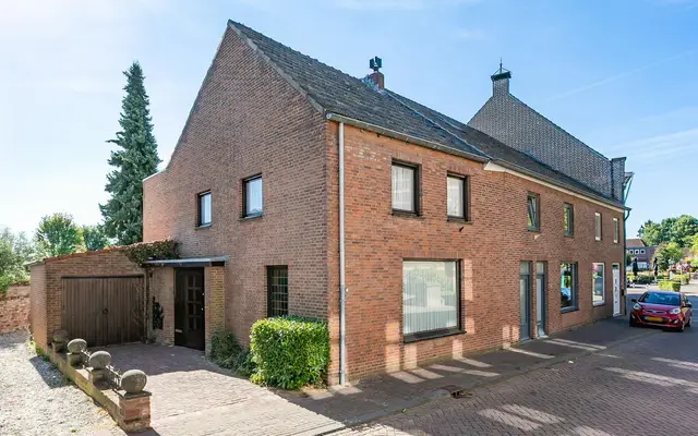 Foto van Raadhuisstraat 13, Oirsbeek