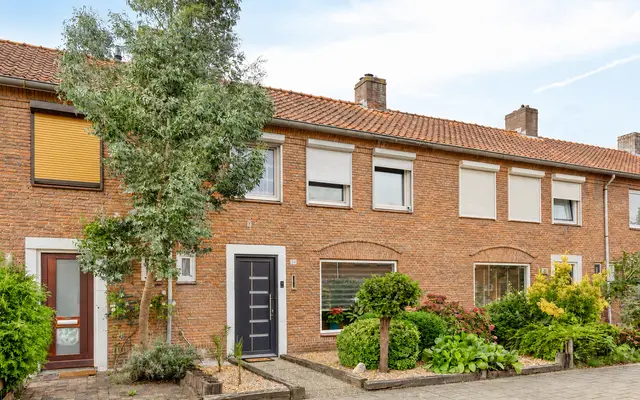 Foto van Alberdingk Thijmstraat 14, Waalwijk